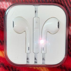 NEW in box - Apple earbuds headphones
